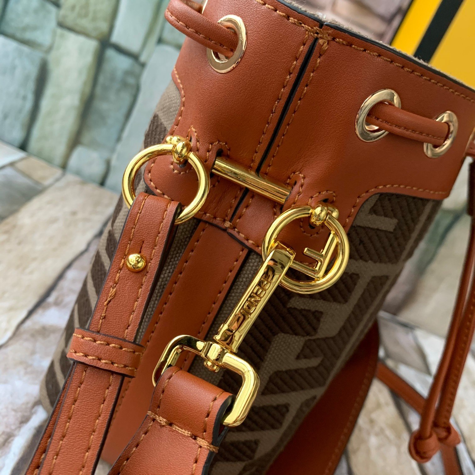 FENDI（フェンディ） メッセンジャーバッグ18X12X10CM-BRAND OFF