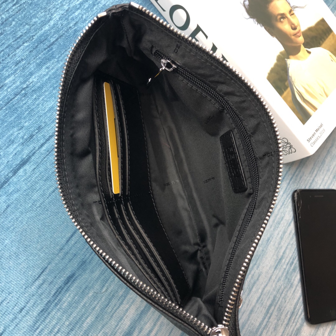 【 FENDI 公式 旗艦店】フェンディ クラッチバッグ 当日出荷 好評に付き再入荷！ 黒 30*20*1CM-BRAND OFF