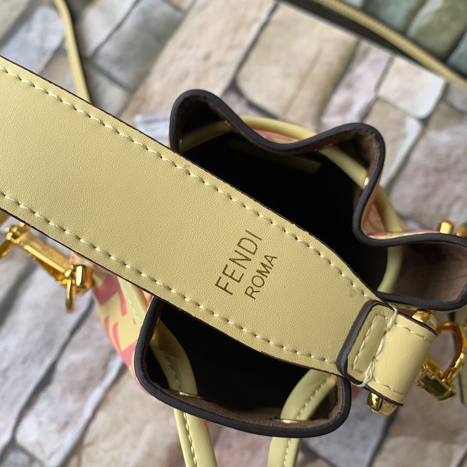 FENDI（フェンディ） メッセンジャーバッグ18X12X10CM-BRAND OFF