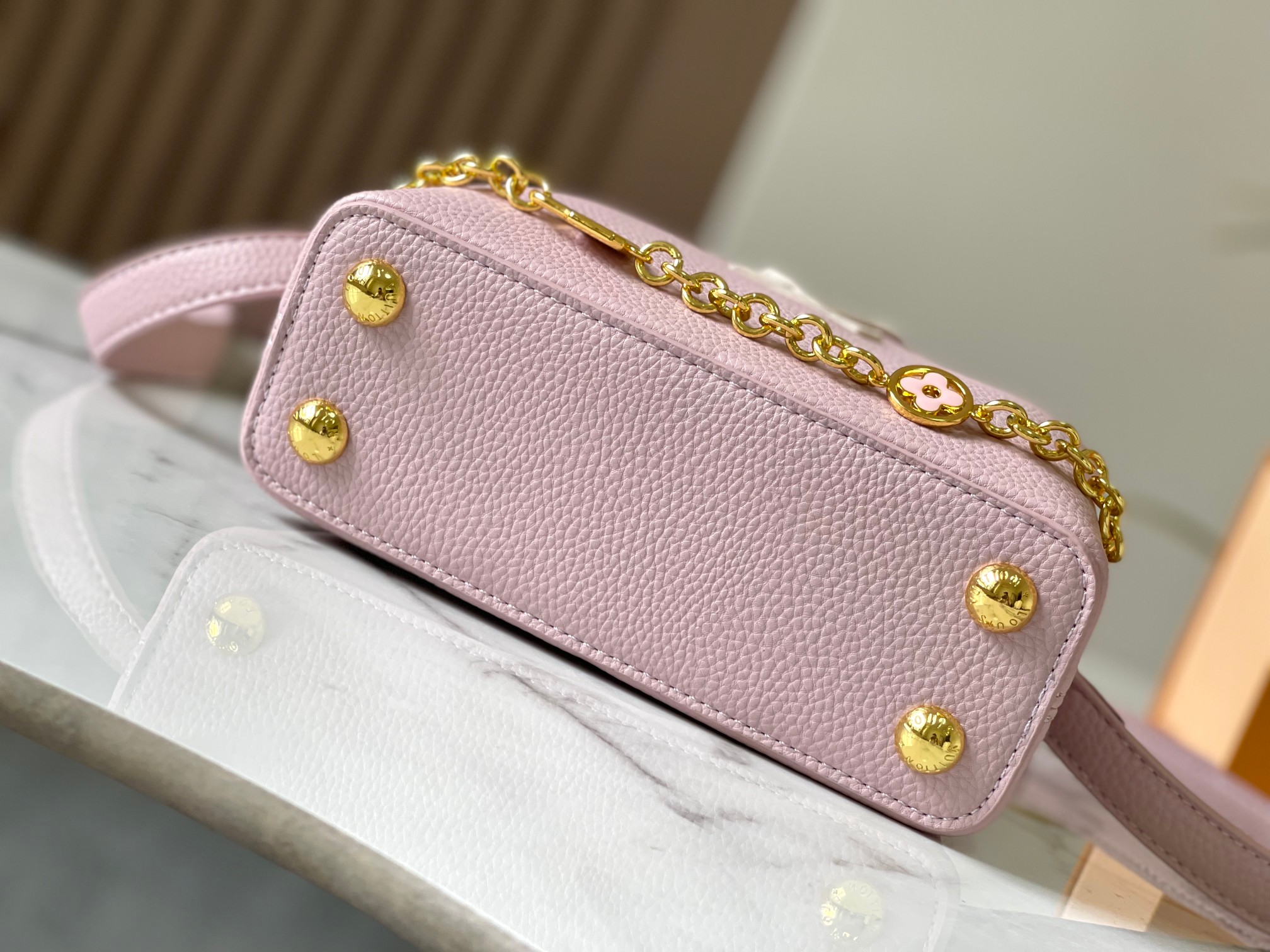 LOUIS VUITTON ルイヴィトン CAPUCINES クロスボディバッグ-BRAND OFF