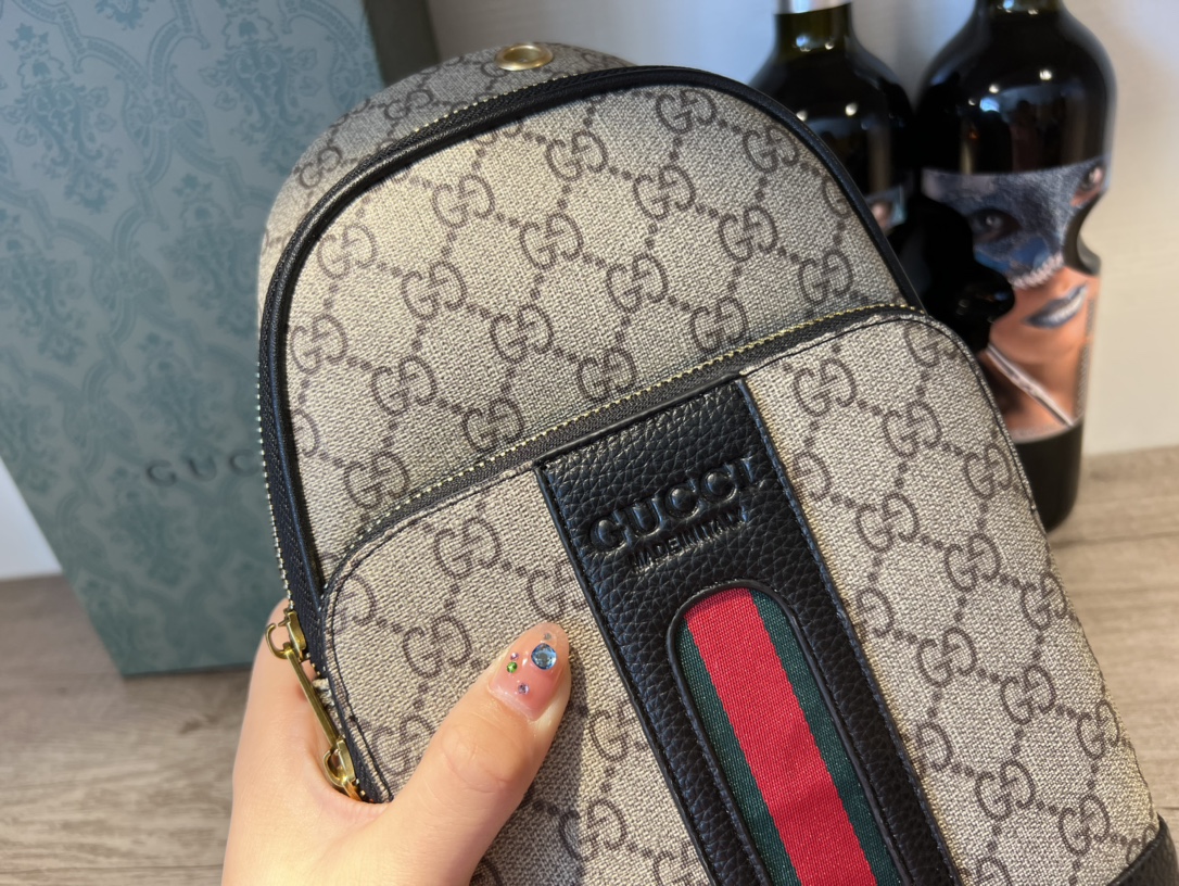 GUCCI 〔グッチ〕ボディバッグ 29X17CM-BRAND OFF