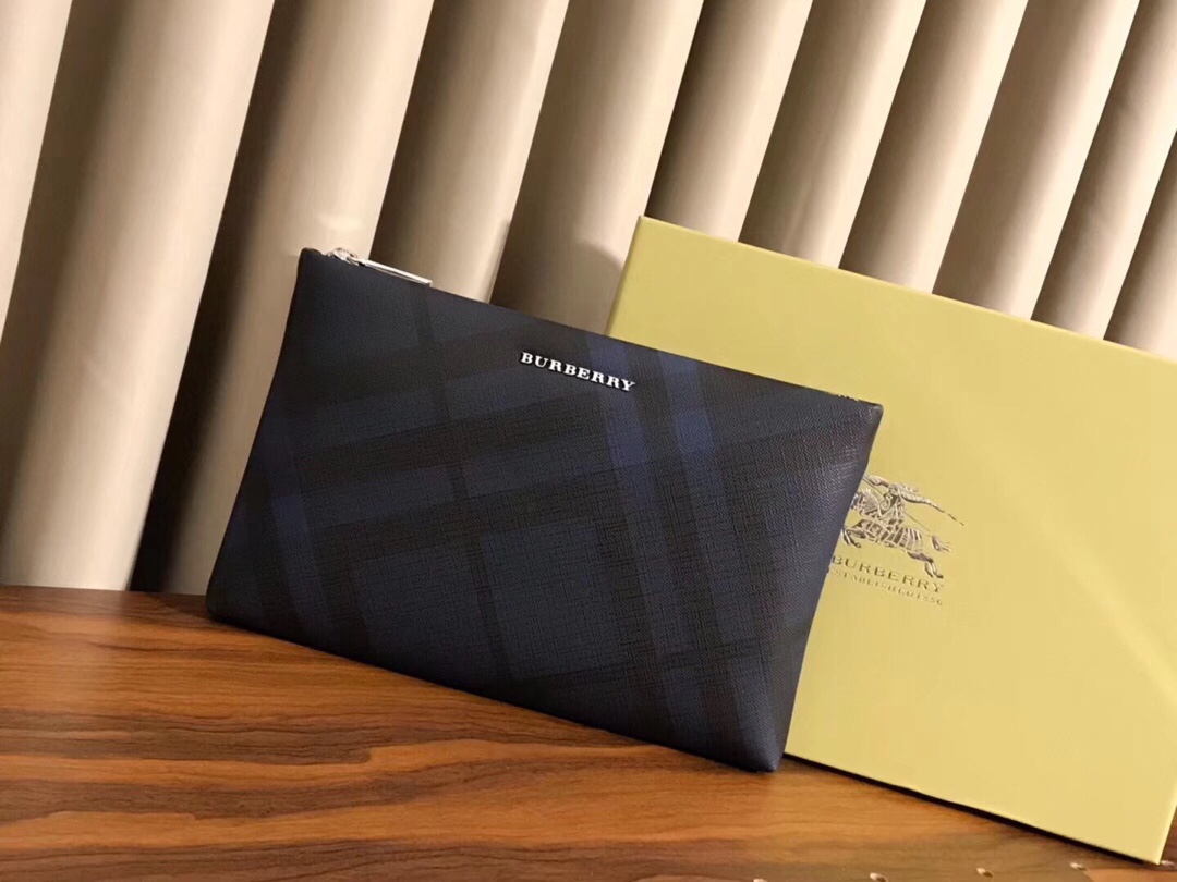 【BURBERRY 公式旗艦店】バーバリー クラッチバッグ 当日出荷 好評に付き再入荷！26*17*3CM-BRAND OFF