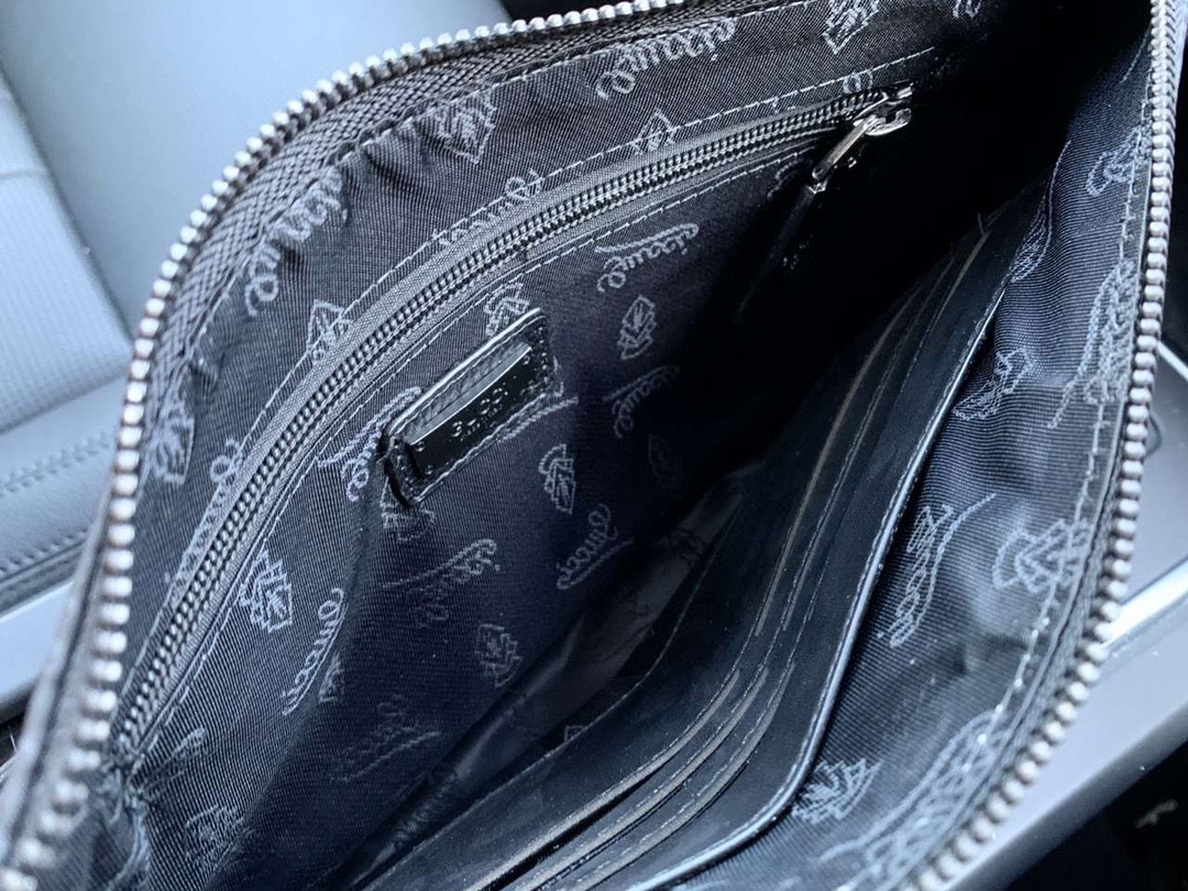 GUCCI 〔グッチ 〕クラッチバッグ-BRAND OFF