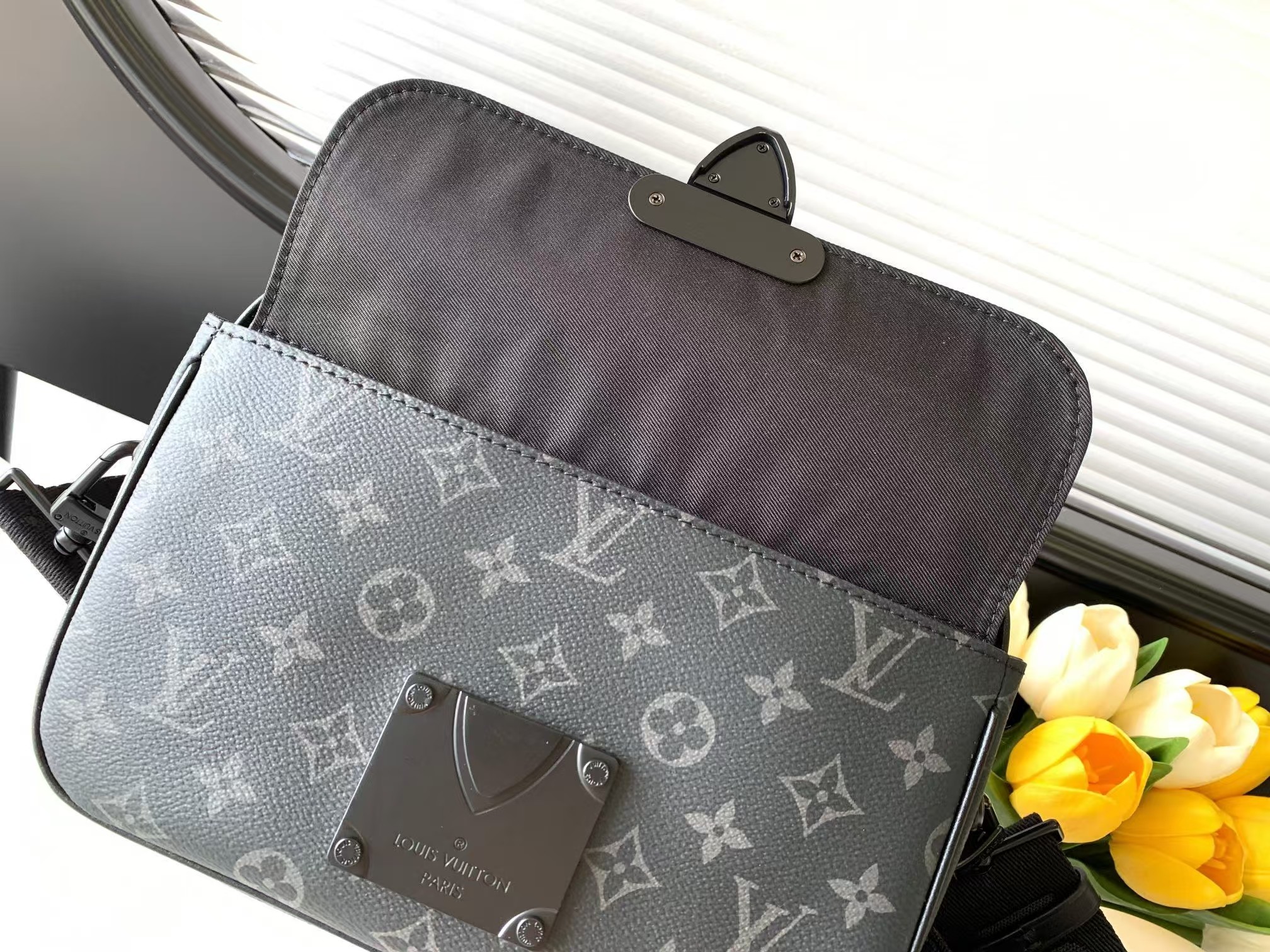Louis Vuittonルイ・ヴィトン S LOCK メッセンジャーバッグM45806-BRAND OFF