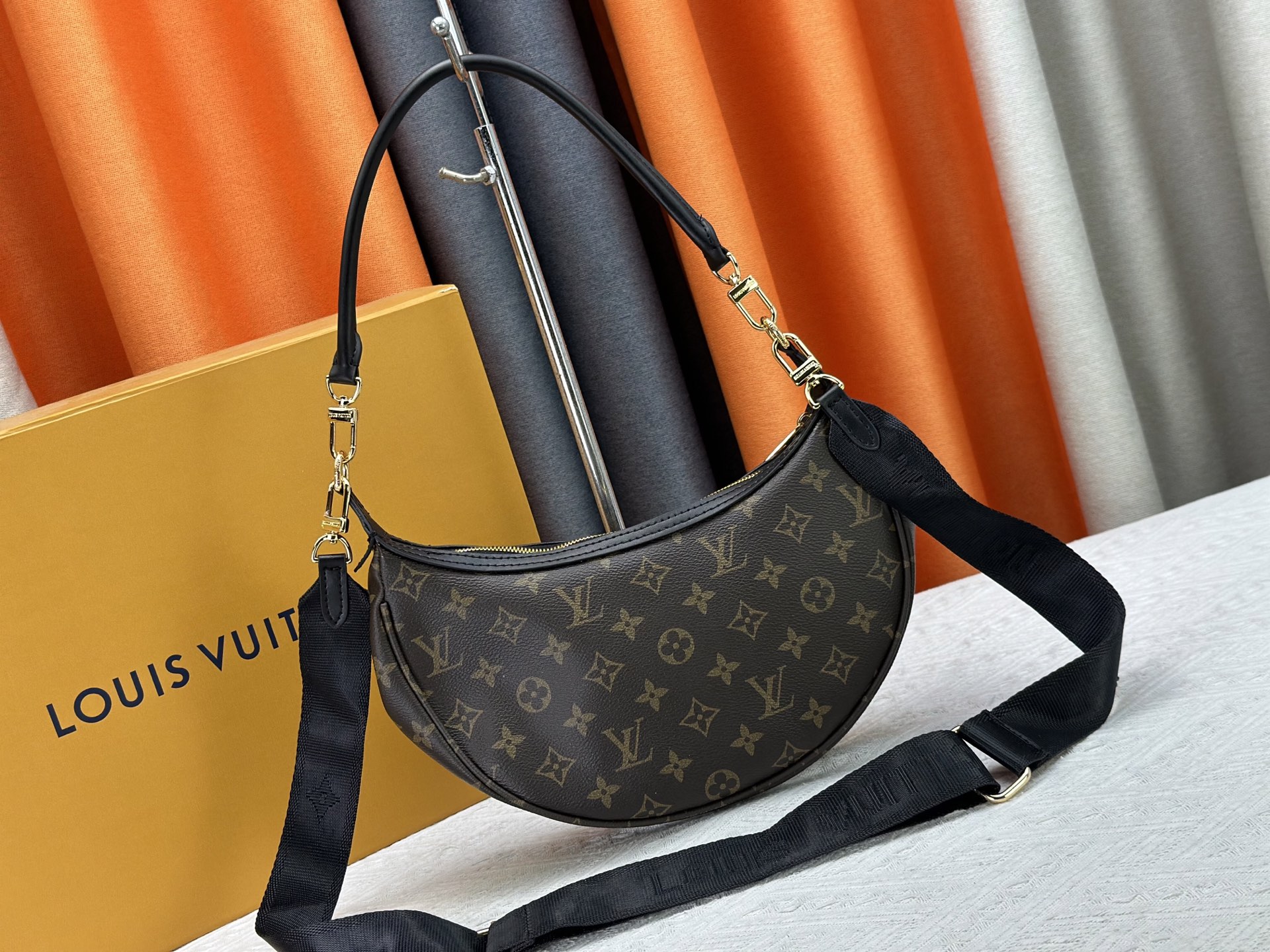 LOUIS VUITTON（ルイヴィトン）loop hobo ショルダーバッグ M12939-BRAND OFF