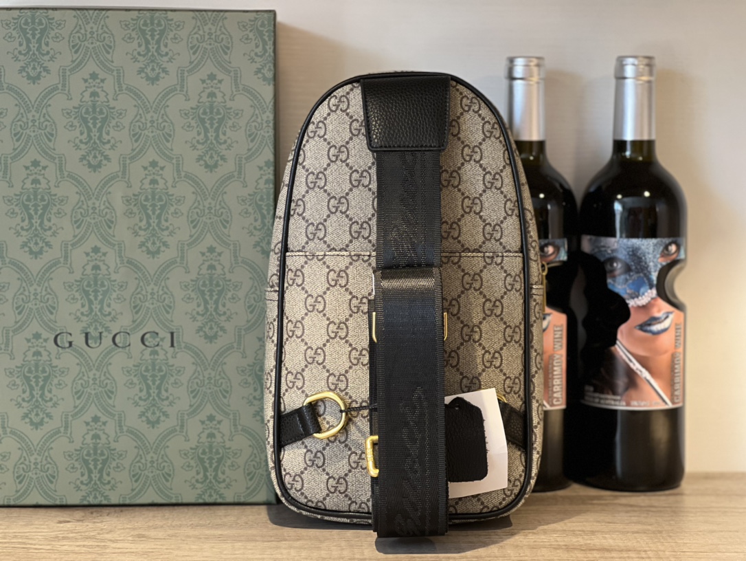 GUCCI 〔グッチ〕ボディバッグ 29X17CM-BRAND OFF