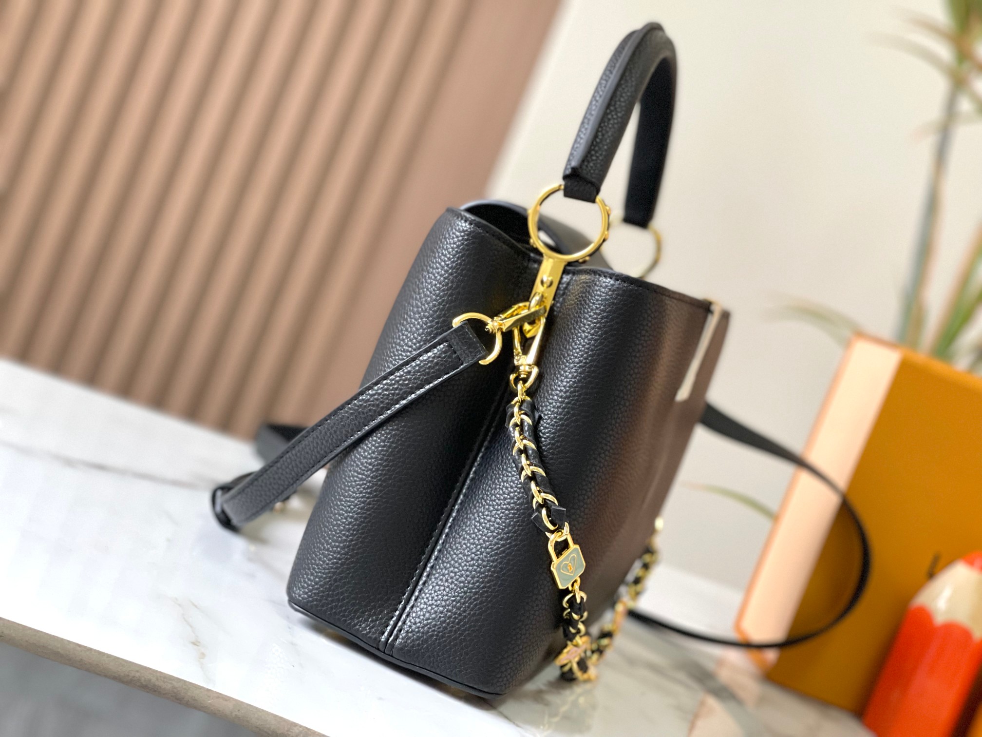 LOUIS VUITTON ルイヴィトン CAPUCINES クロスボディバッグ-BRAND OFF