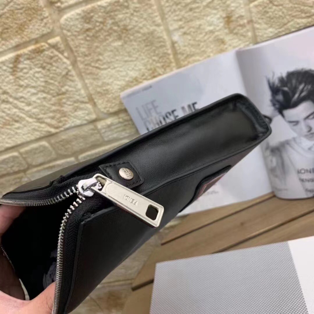 【 FENDI 公式 旗艦店】フェンディ クラッチバッグ 当日出荷 好評に付き再入荷！ 黒 30*20*1CM-BRAND OFF
