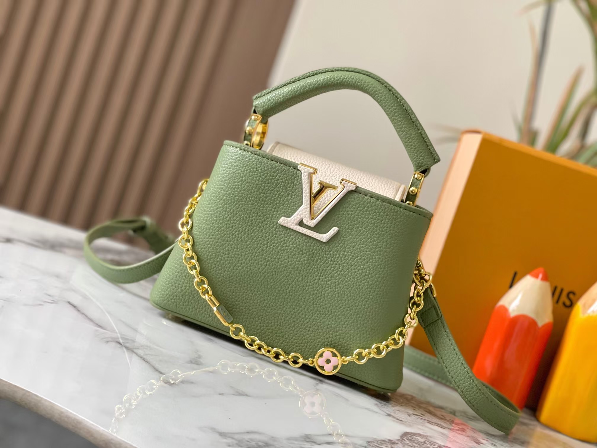 LOUIS VUITTON（ルイ・ヴィトン）★CAPUCINES BB★バッグ★-BRAND OFF