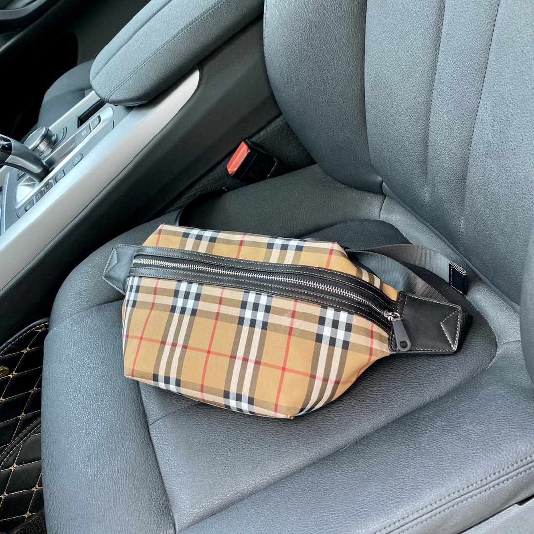 BURBERRY （バーバリー） ウエストバッグ 31X18X7CM-BRAND OFF