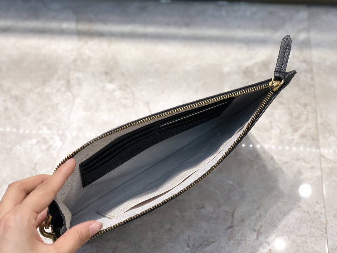Gucci（グッチ）クラッチバッグ 30x20x1.5cm-BRAND OFF