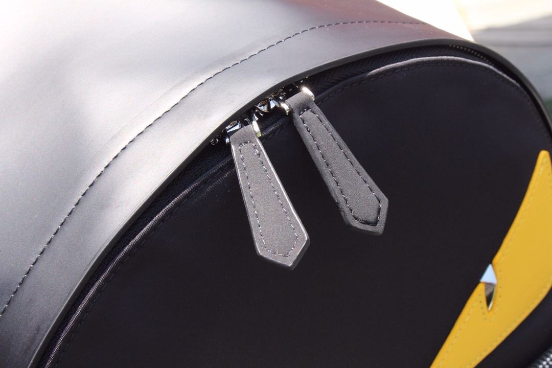 【FENDI 公式 旗艦店】フェンディ リュックサック 当日出荷 好評に付き再入荷！38*35*14CM-BRAND OFF