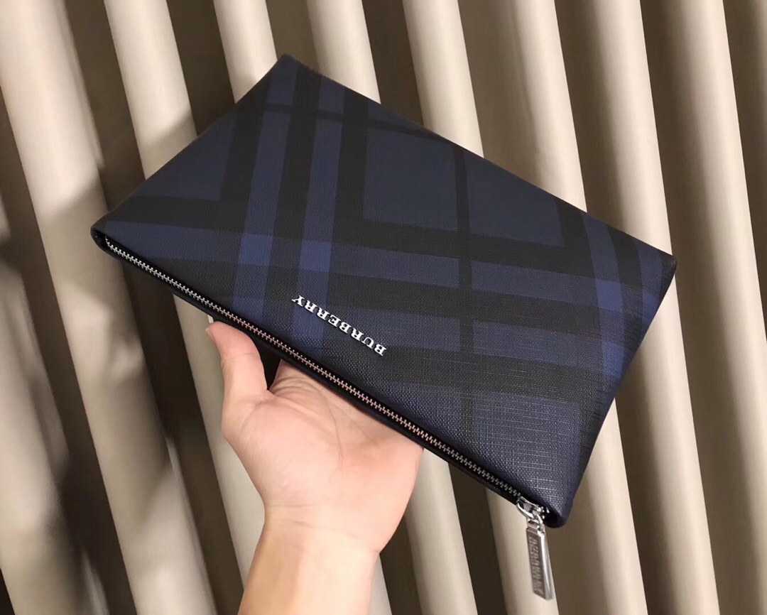 【BURBERRY 公式旗艦店】バーバリー クラッチバッグ 当日出荷 好評に付き再入荷！26*17*3CM-BRAND OFF