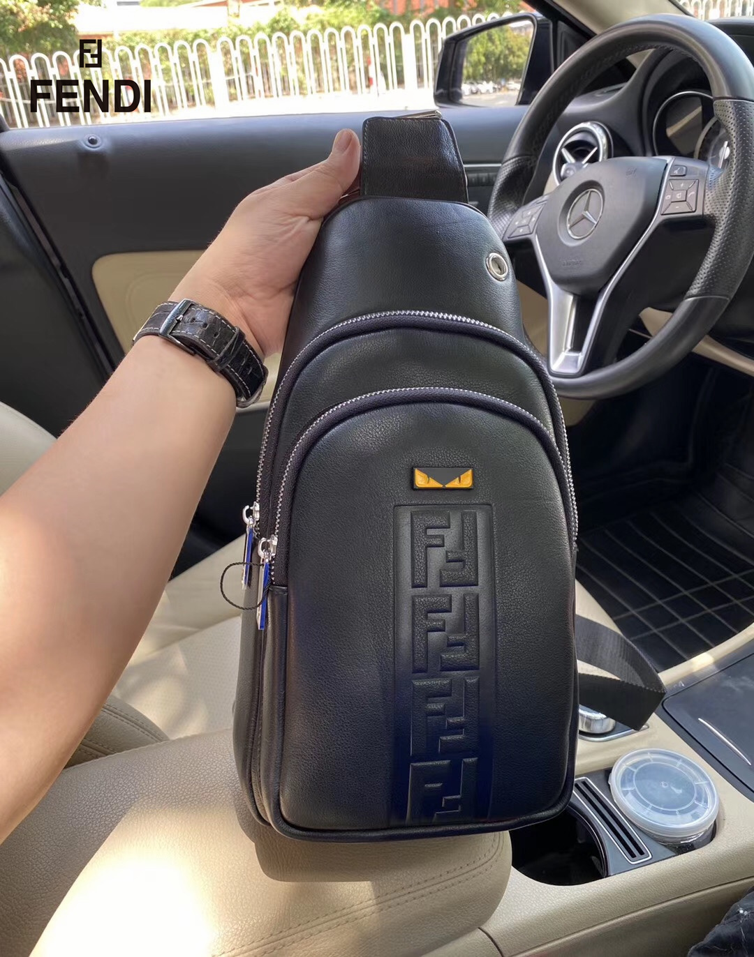 【FENDI 公式旗艦店】フェンディ 胸ポケット 当日出荷 好評に付き再入荷！18*28*6CM-BRAND OFF