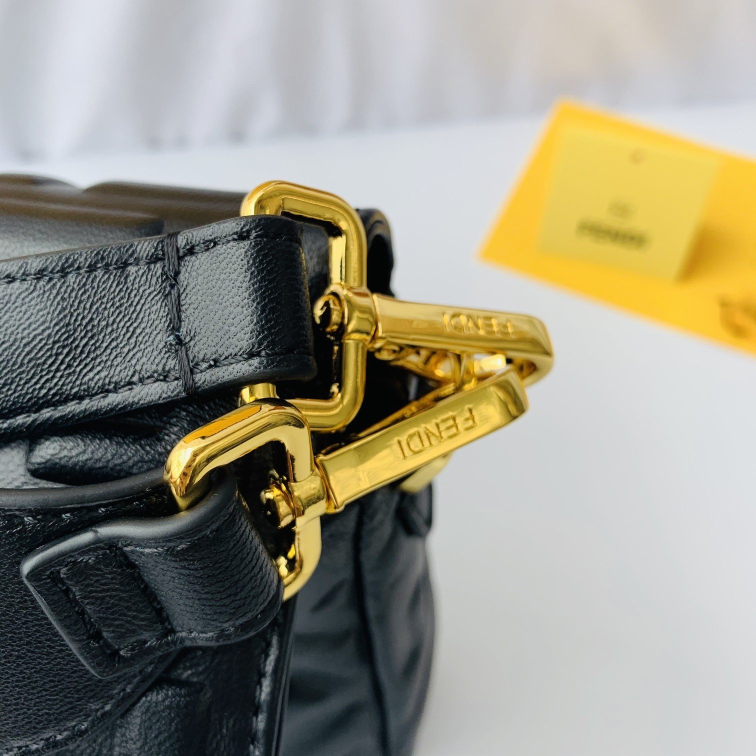 FENDI（フェンディ） メッセンジャーバッグ 26X14X4 CM-BRAND OFF