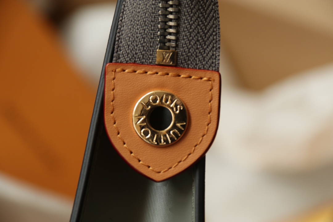 LOUIS VUITTON（ルイヴィトン）POCHETTE VOYAGE クラッチバッグ M61692-BRAND OFF