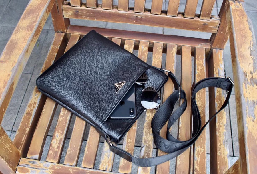 【 PRADA 公式 旗艦店】 プラダ ショルダーバッグ 当日出荷 好評に付き再入荷！25*17*5CM