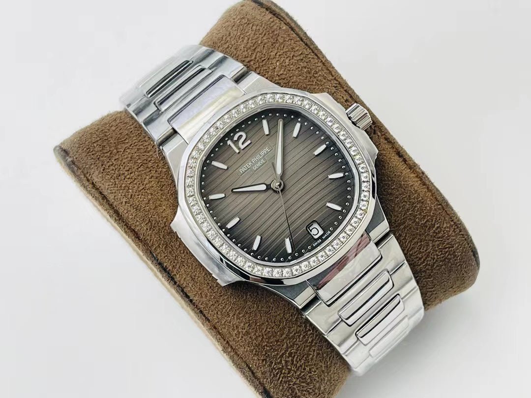 パテックフィリップ ノーチラス 7118/1200A-011-BRAND OFF