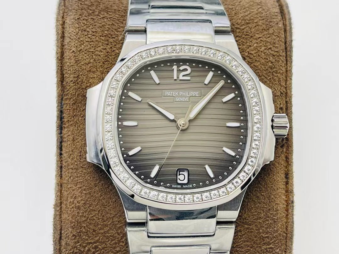 パテックフィリップ ノーチラス 7118/1200A-011-BRAND OFF