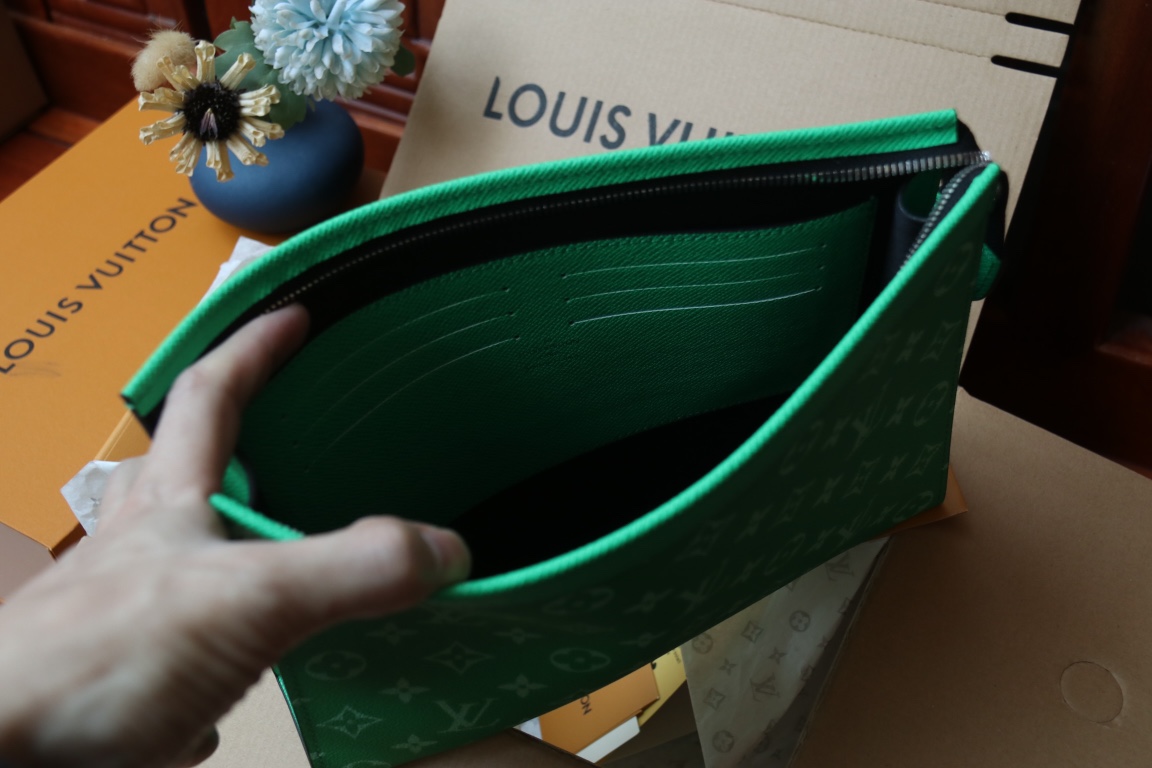 LOUIS VUITTON ルイヴィトン POCHETTE VOYAGE クラッチバッグ M83099-BRAND OFF
