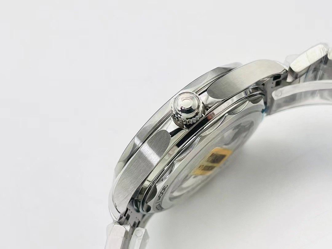 Omega Seamaster Diver 300M Co-Axial Master Chronometer 210.30.42.20.03.001-BRAND OFF