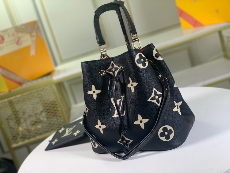 Louis Vuitton （ルイヴィトン） ショルダーバッグ 26x26x17.5 cm-BRAND OFF