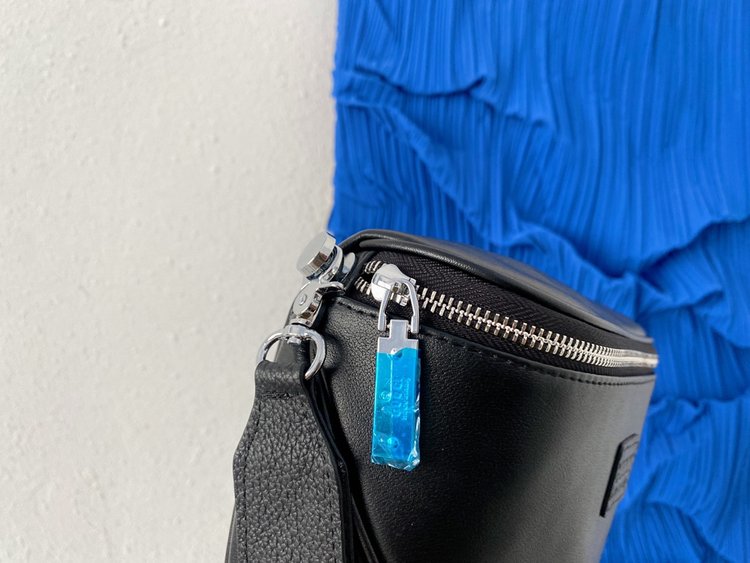 GUCCI〔グッチ〕GGサドルバッグ 22 x 18 cm-BRAND OFF