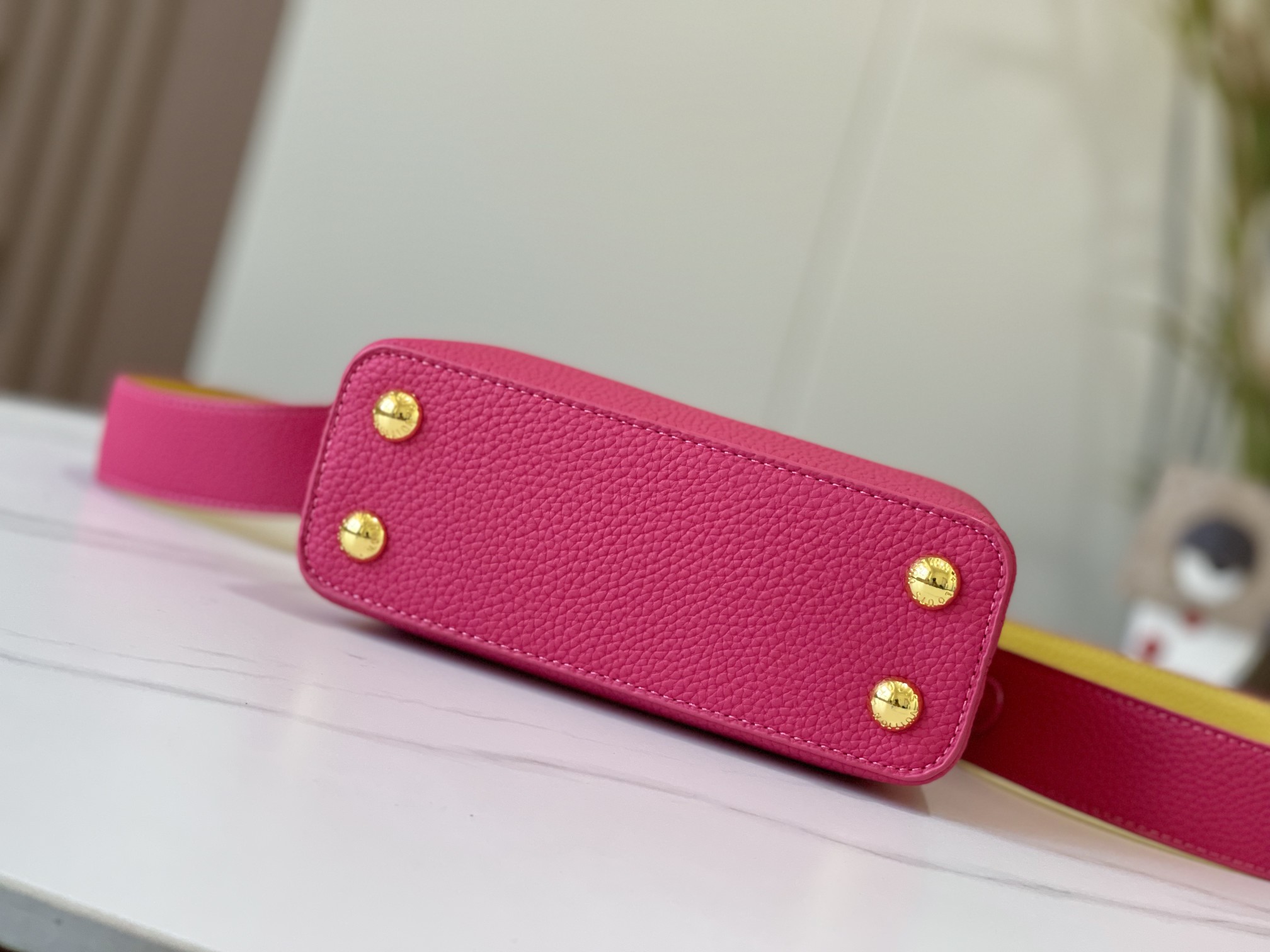 LOUIS VUITTON ルイヴィトン CAPUCINES クロスボディバッグ M59440-BRAND OFF