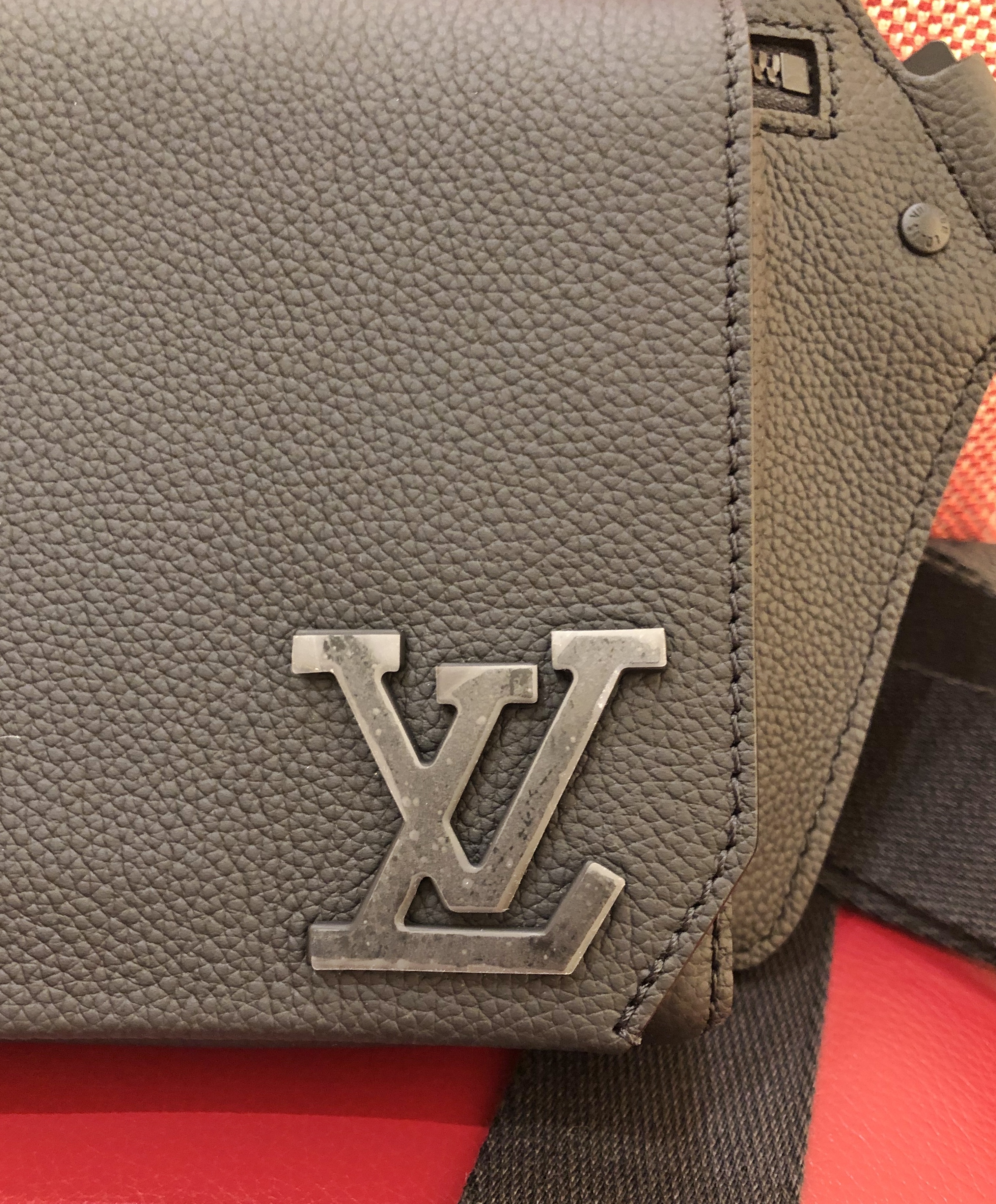 LOUIS VUITTON ルイヴィトン★最新作 バムバッグ NV★M57081-BRAND OFF