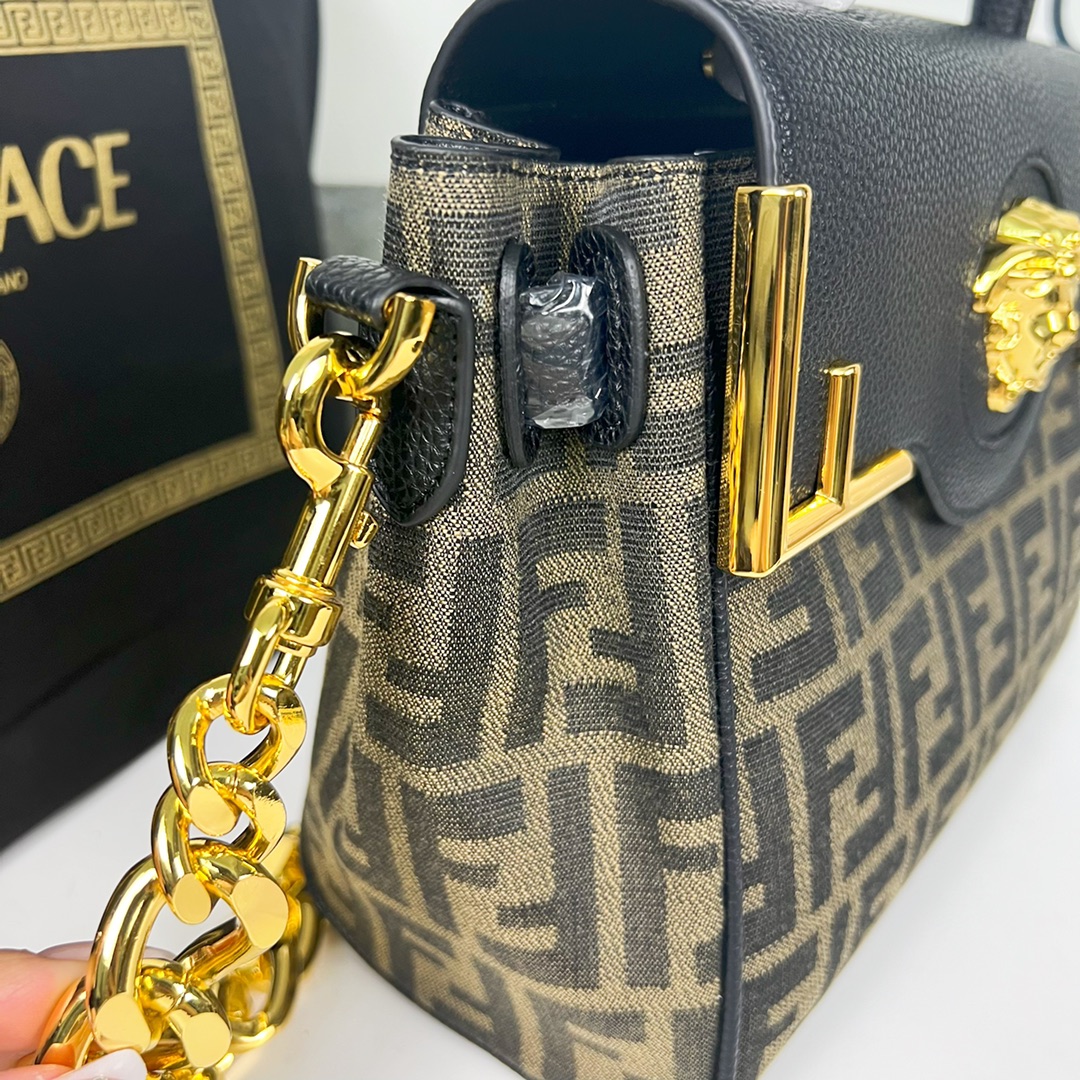 【FENDI 公式 旗艦店】 フェンディ ショルダーバッグ 当日出荷 好評に付き再入荷！23*11*22CM-BRAND OFF