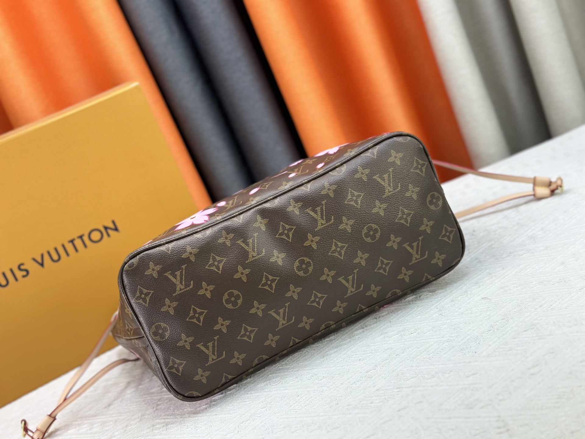 LOUIS VUITTON（ルイヴィトン）NEVERFULL ミドルサイズのハンドバッグ-BRAND OFF