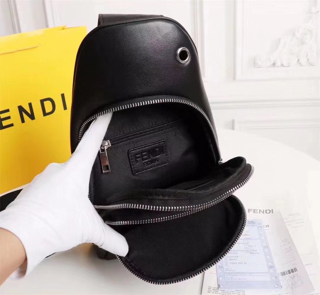 【FENDI 公式 旗艦店】フェンディ チェストバッグ 当日出荷 好評に付き再入荷！30*17*6CM-BRAND OFF