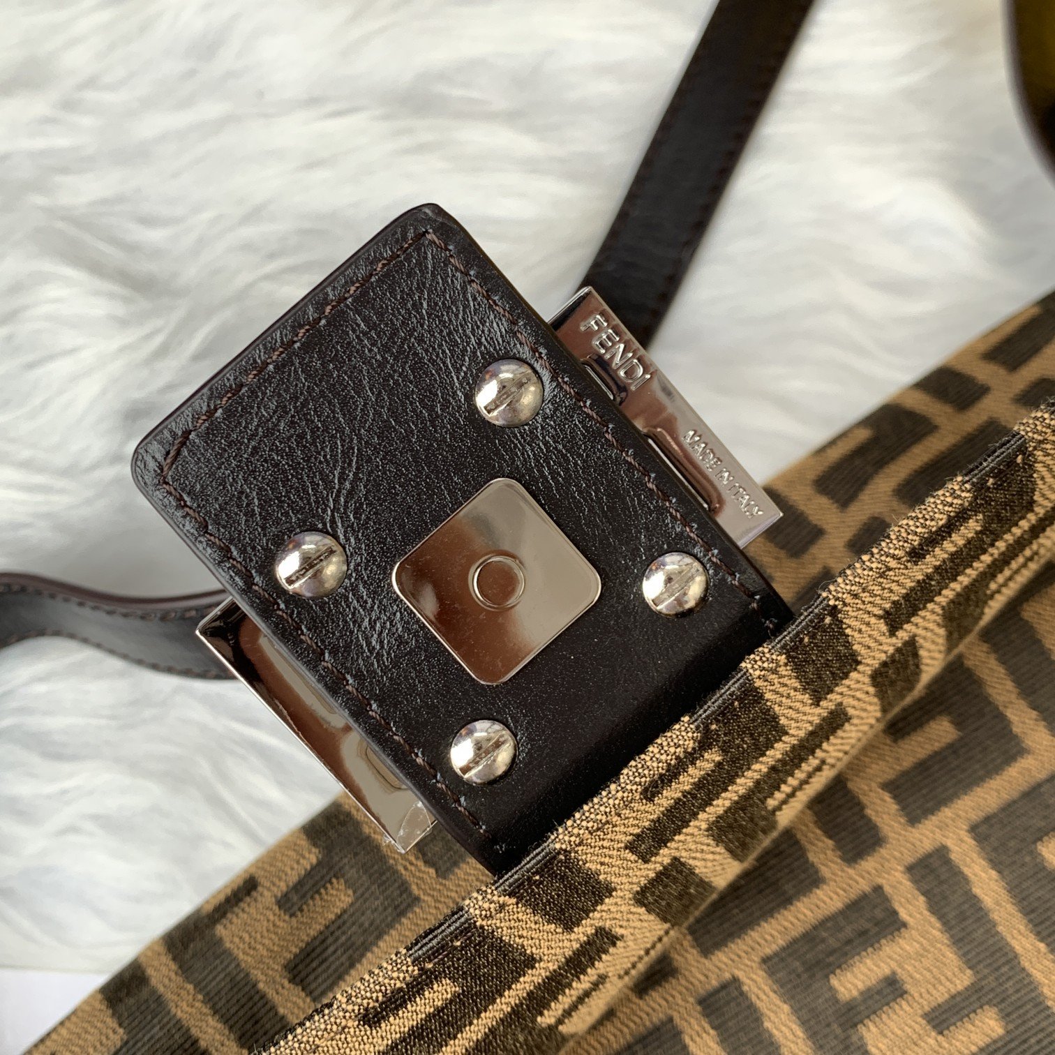 FENDI（フェンディ） メッセンジャーバッグ 30X24X5 CM-BRAND OFF