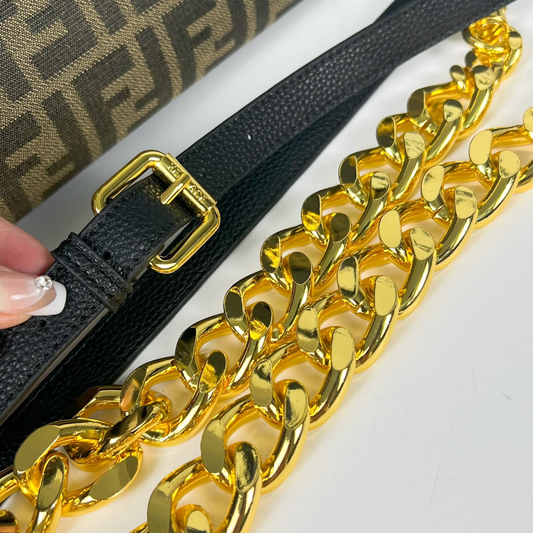 【FENDI 公式 旗艦店】 フェンディ ショルダーバッグ 当日出荷 好評に付き再入荷！23*11*22CM-BRAND OFF