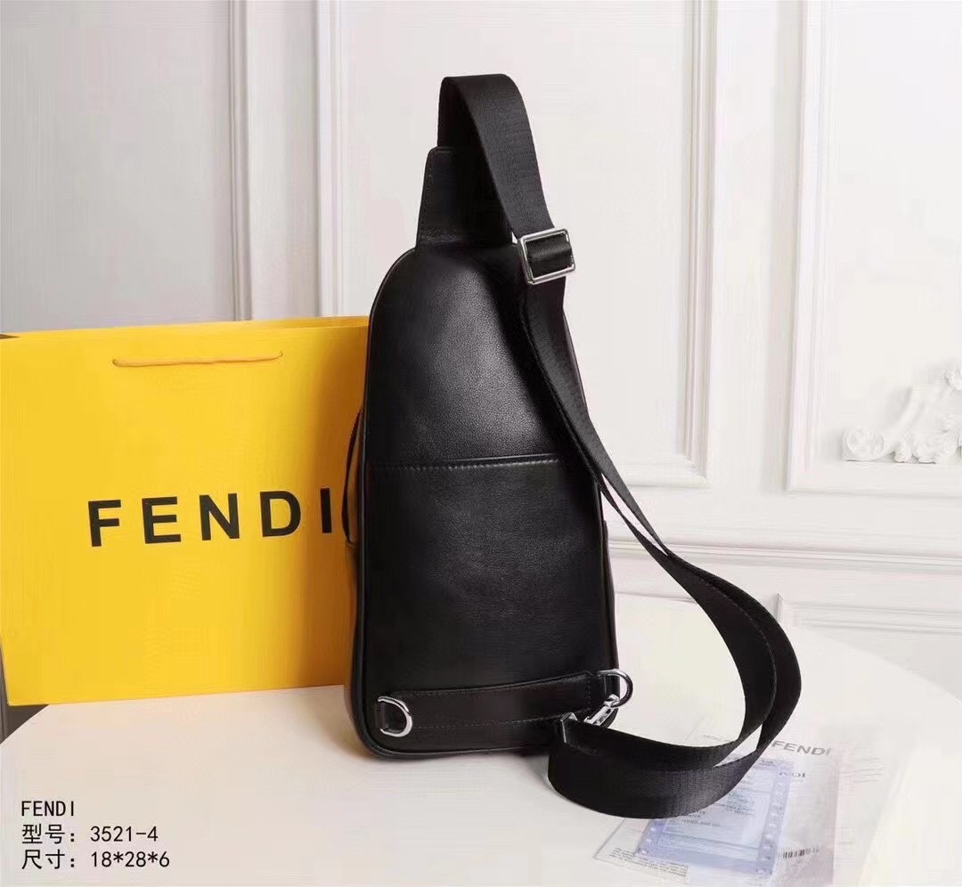 【FENDI 公式 旗艦店】フェンディ チェストバッグ 当日出荷 好評に付き再入荷！30*17*6CM-BRAND OFF