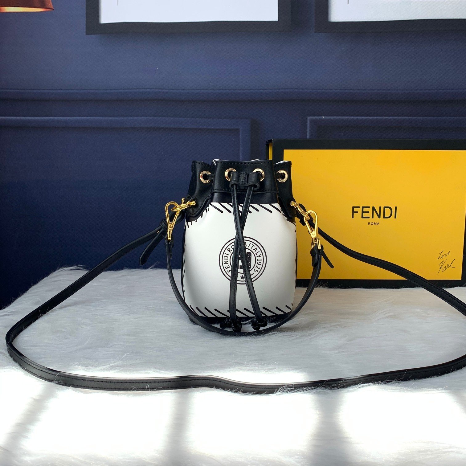 FENDI（フェンディ） メッセンジャーバッグ18X12X10CM-BRAND OFF