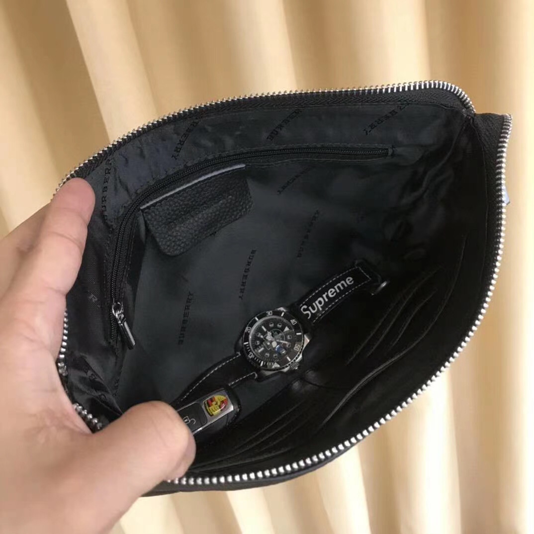 【BURBERRY 公式旗艦店】バーバリー クラッチバッグ 当日出荷 好評に付き再入荷！26*17*3CM-BRAND OFF