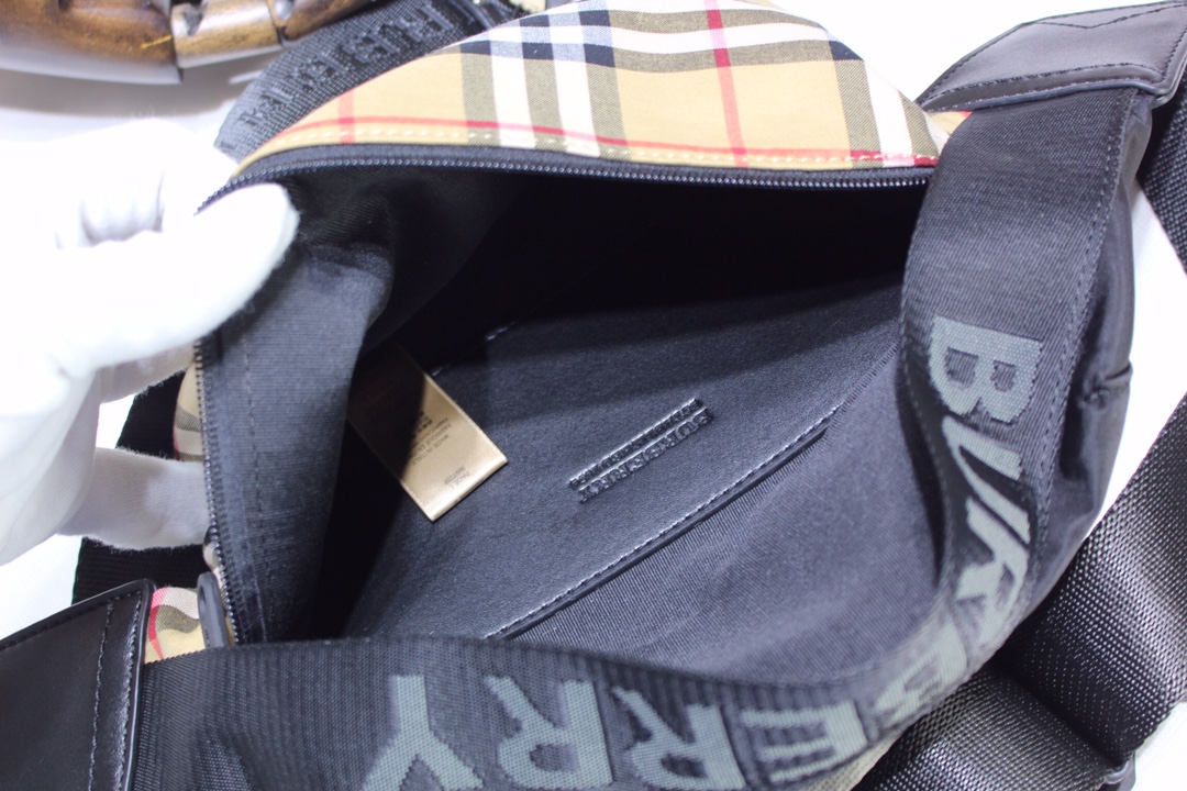 【BURBERRY 公式旗艦店】バーバリー ウエストポーチ 当日出荷 好評に付き再入荷！31*7.5*16CM-BRAND OFF
