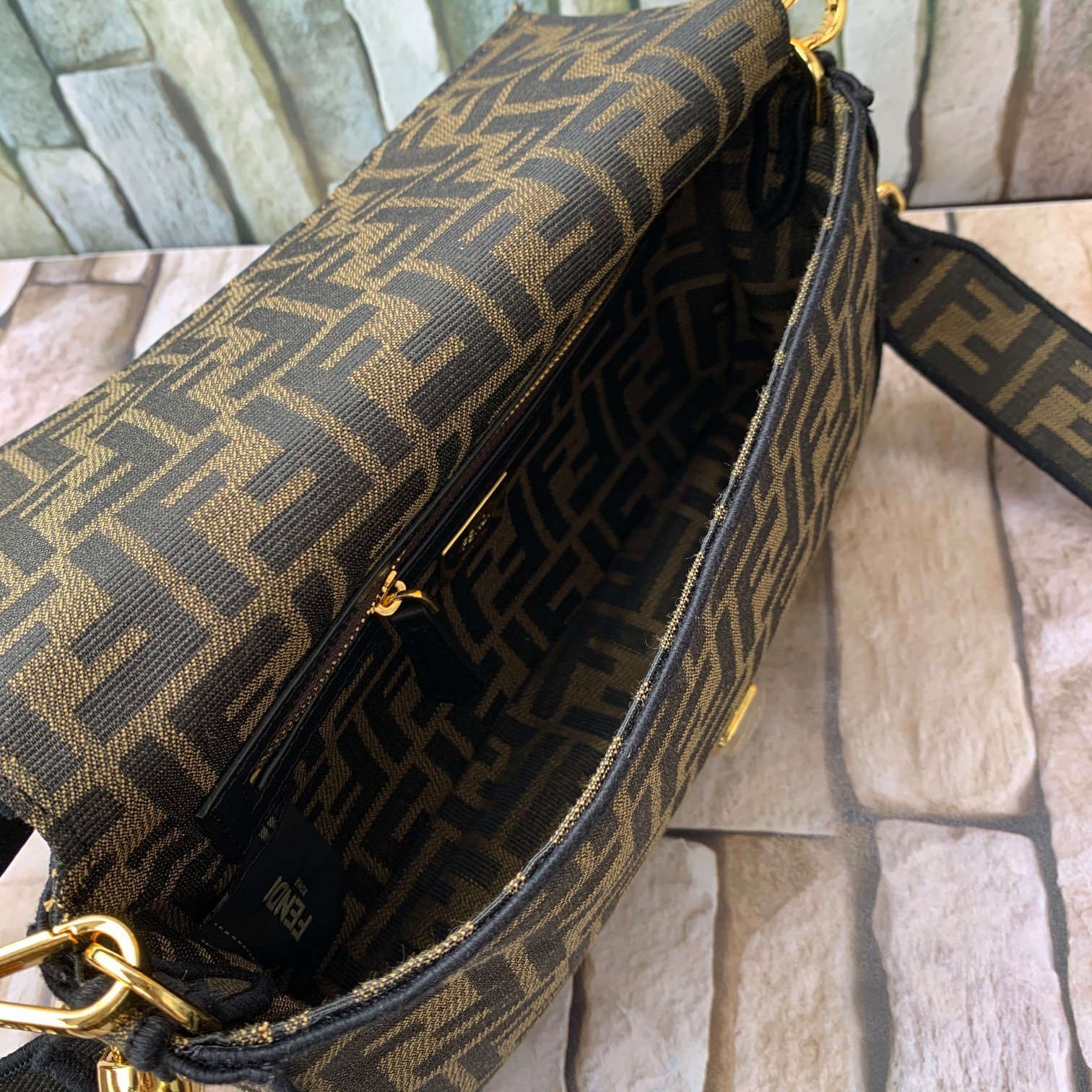 FENDI（フェンディ） メッセンジャーバッグ 26X14X4 CM-BRAND OFF