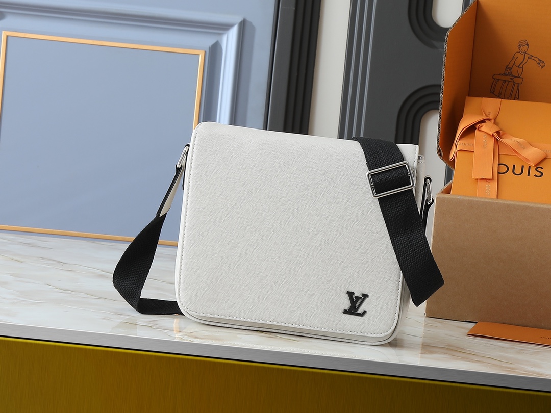 LOUIS VUITTON ルイヴィトン District メッセンジャーバッグ-BRAND OFF