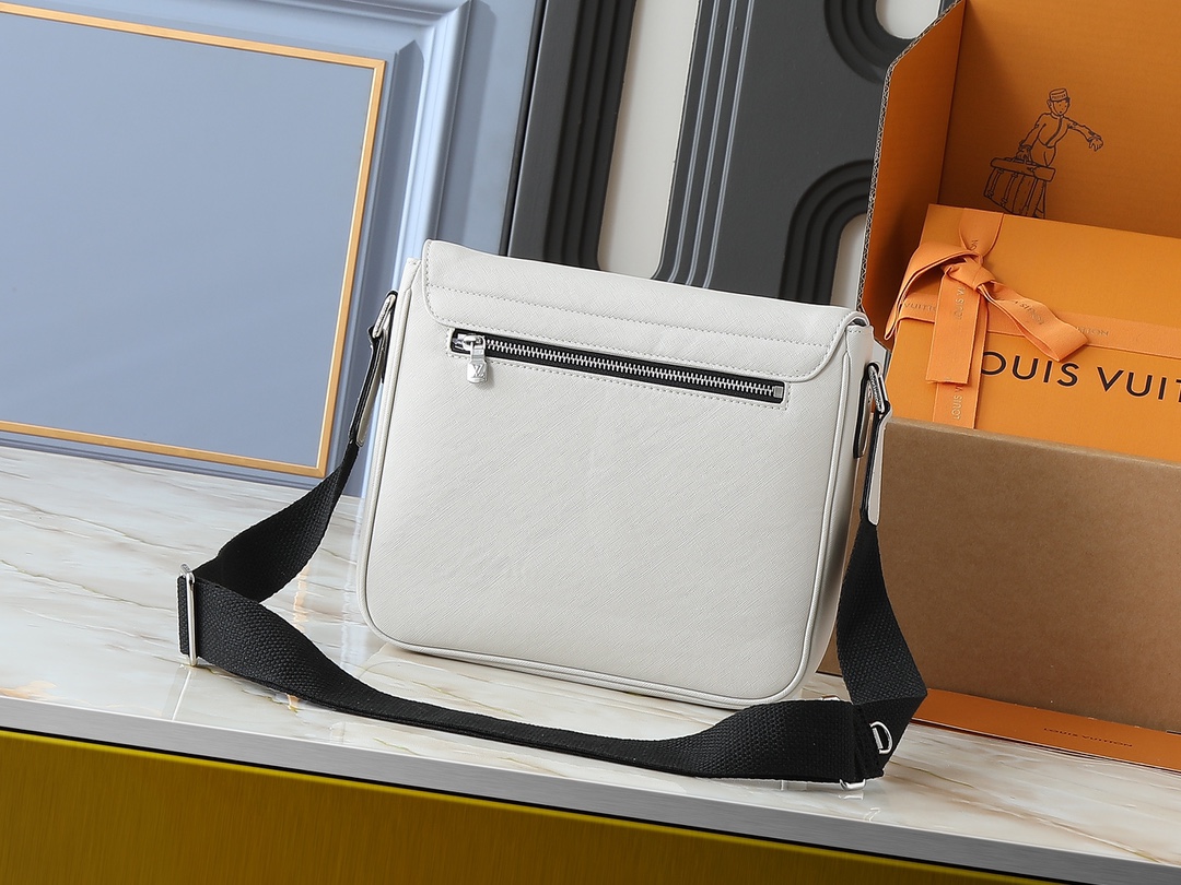 LOUIS VUITTON ルイヴィトン District メッセンジャーバッグ-BRAND OFF
