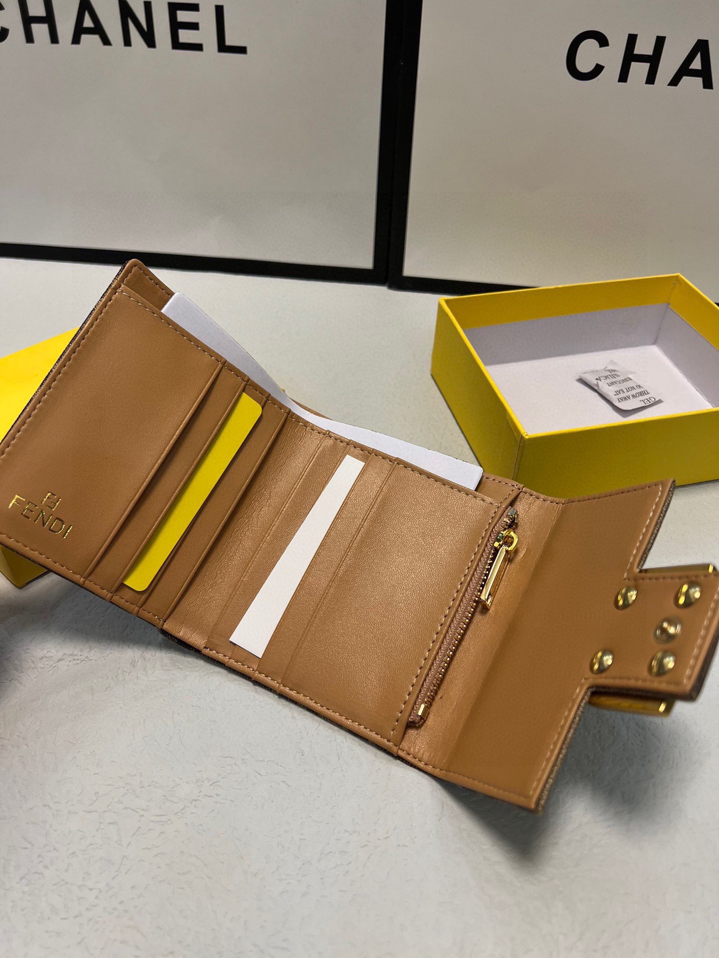 【FENDI 公式 旗艦店】フェンディ 財布 当日出荷 好評に付き再入荷！11*10CM-BRAND OFF