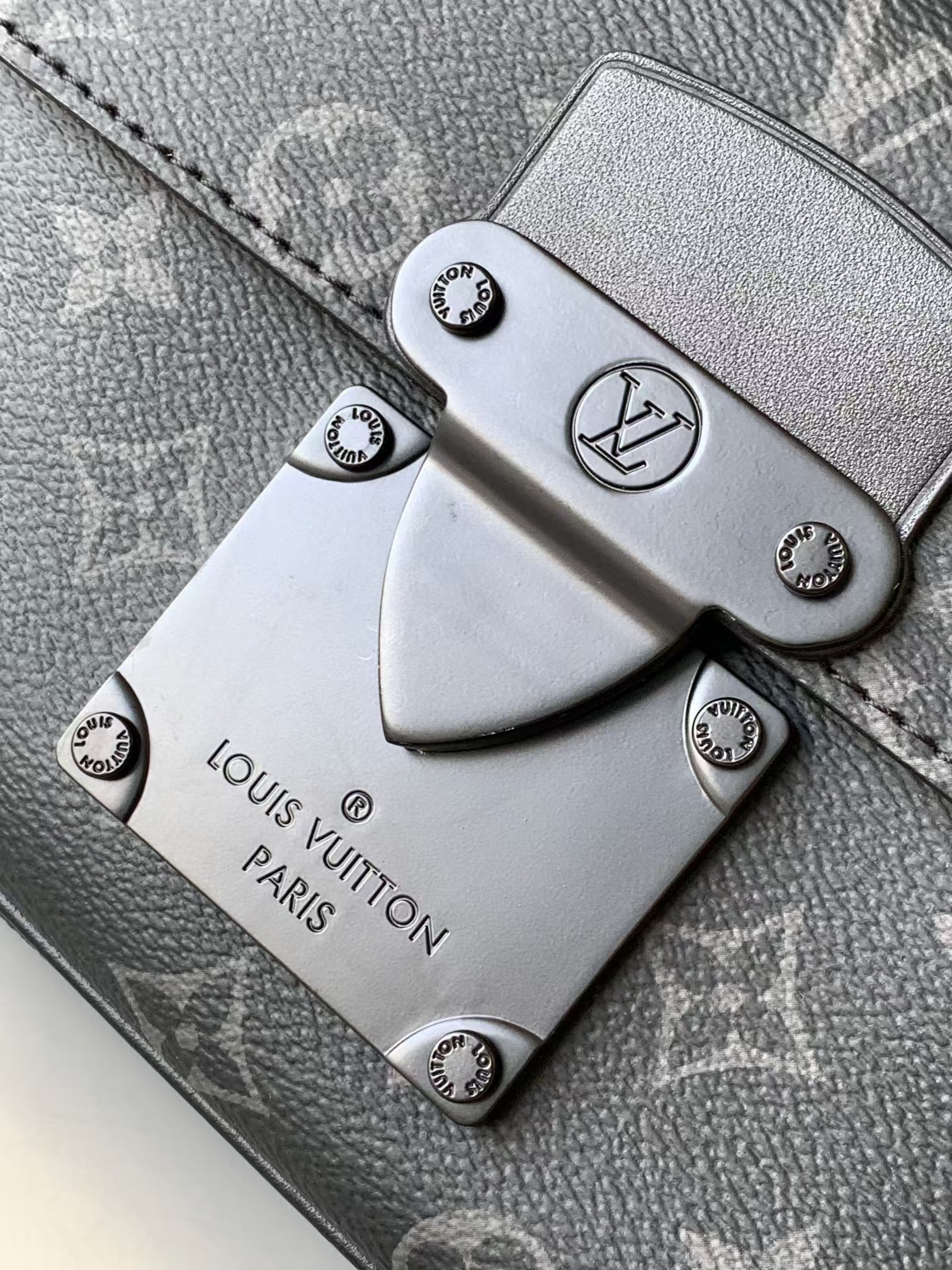 Louis Vuittonルイ・ヴィトン S LOCK メッセンジャーバッグM45806-BRAND OFF