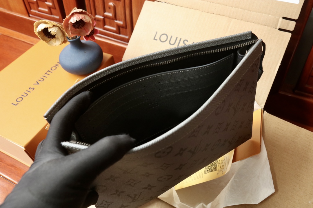 LOUIS VUITTON（ルイヴィトン）Pochette Voyage クラッチバッグ M30840-BRAND OFF