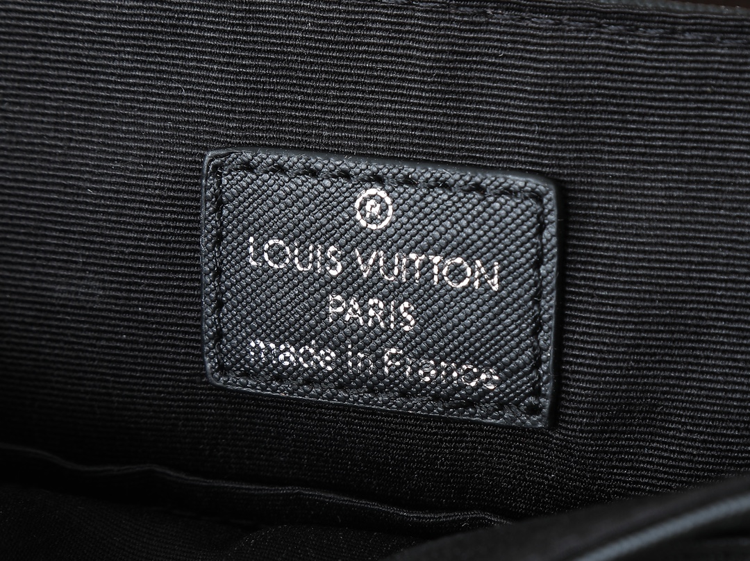 LOUIS VUITTON ルイヴィトン District メッセンジャーバッグ-BRAND OFF