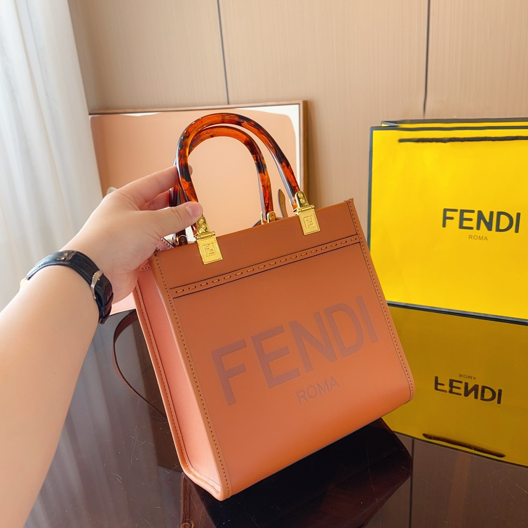 【FENDI 公式 旗艦店】 フェンディ ショルダーバッグ 当日出荷 好評に付き再入荷！23*11*22CM-BRAND OFF