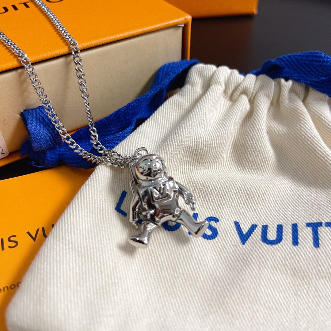 LOUIS VUITTON（ルイヴィトン）宇宙飛行士 ネックレス-BRAND OFF