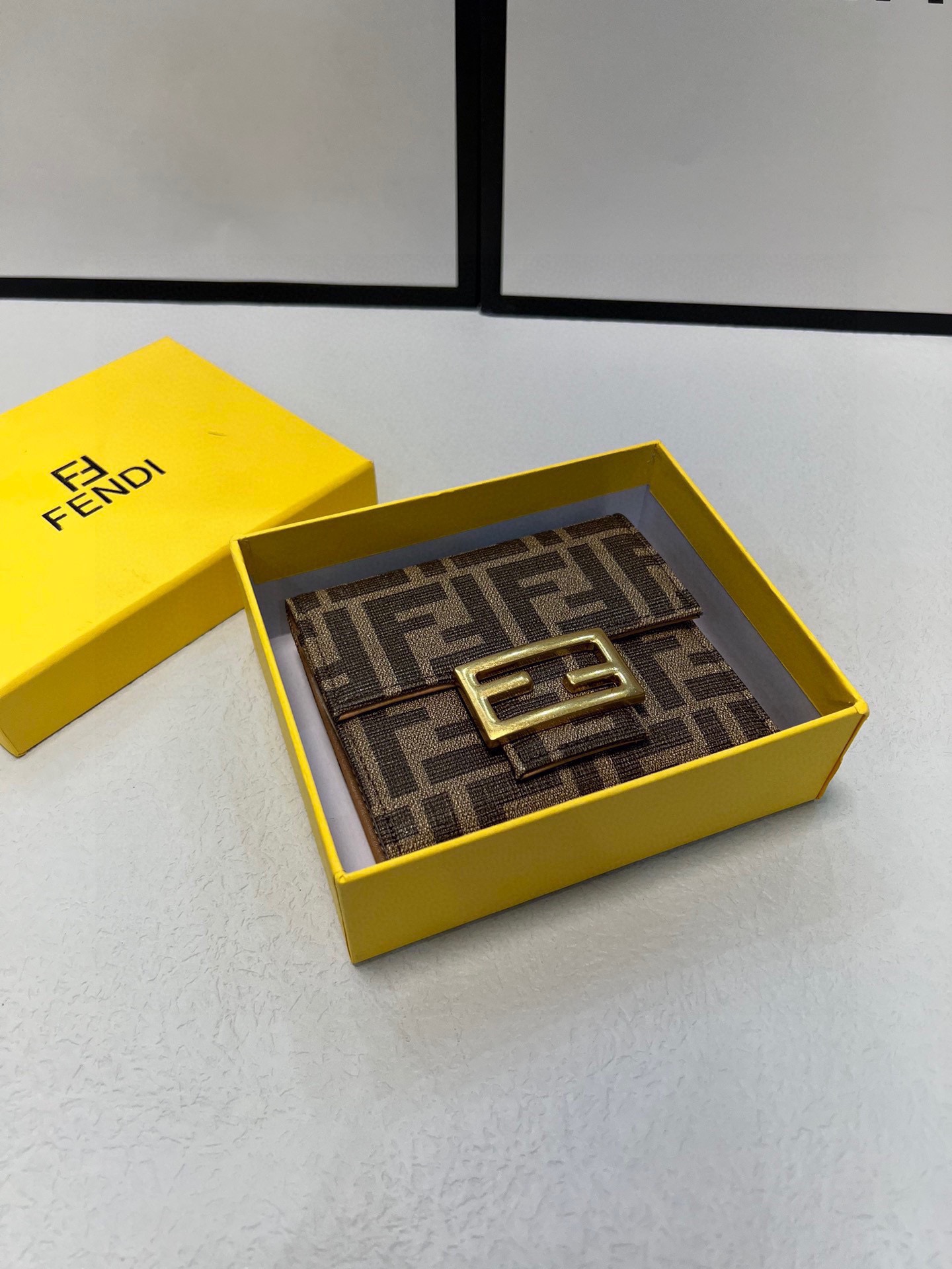 【FENDI 公式 旗艦店】フェンディ 財布 当日出荷 好評に付き再入荷！11*10CM-BRAND OFF