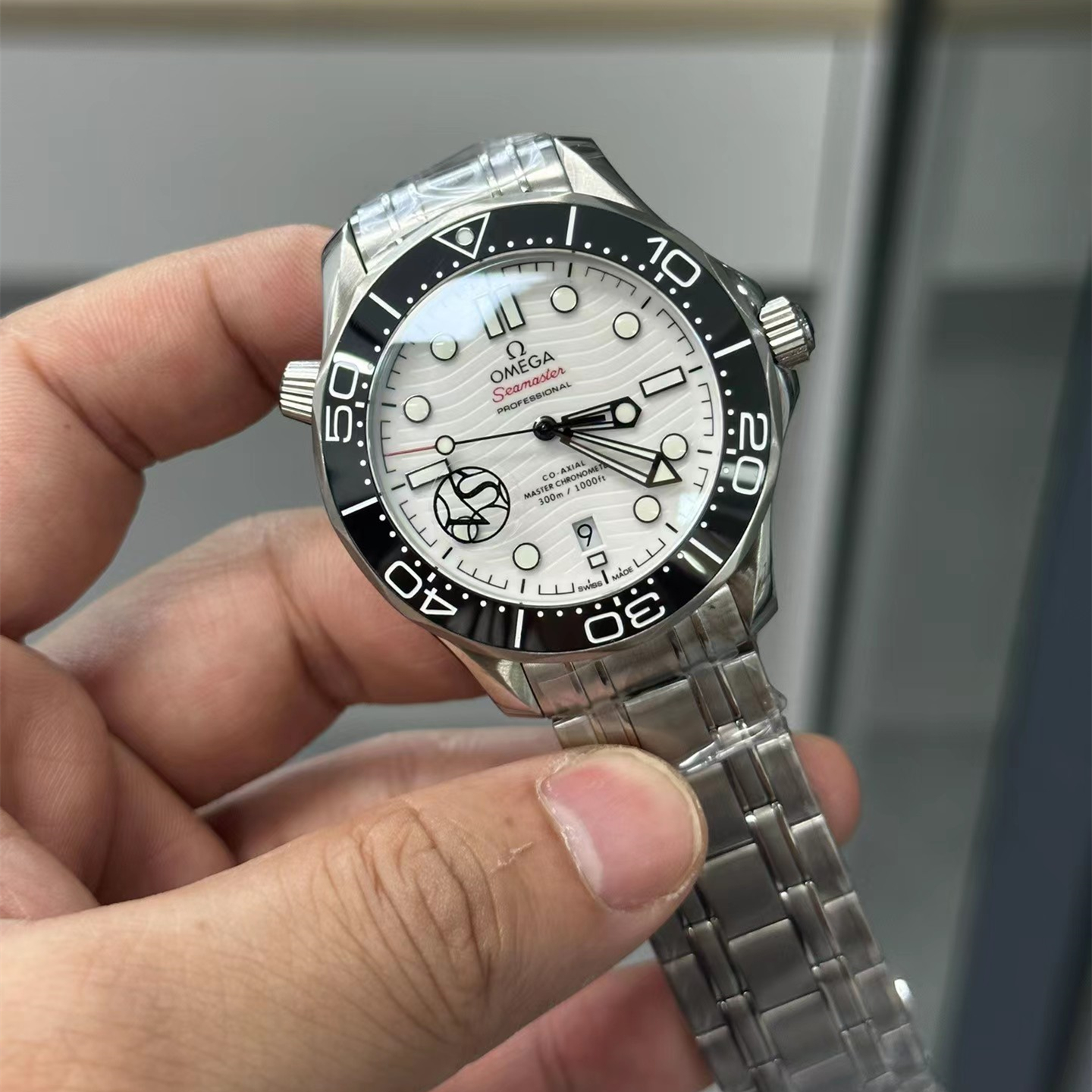 Omega Seamaster Diver 300M Co-Axial Master Chronometer 210.30.42.20.04.001-BRAND OFF