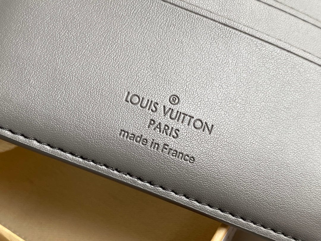 ルイヴィトン LOUIS VUITTON 財布 メンズ 新作 二つ折り財布  M81383-BRAND OFF
